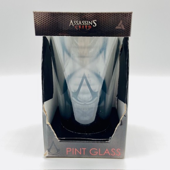 Assassin's Creed Bundler with Pint Glass and Bleacher Creatures Aguilar Plush - Picture 4 of 7